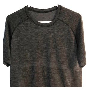 Lululemon Metal Vent Short Sleeve Short.